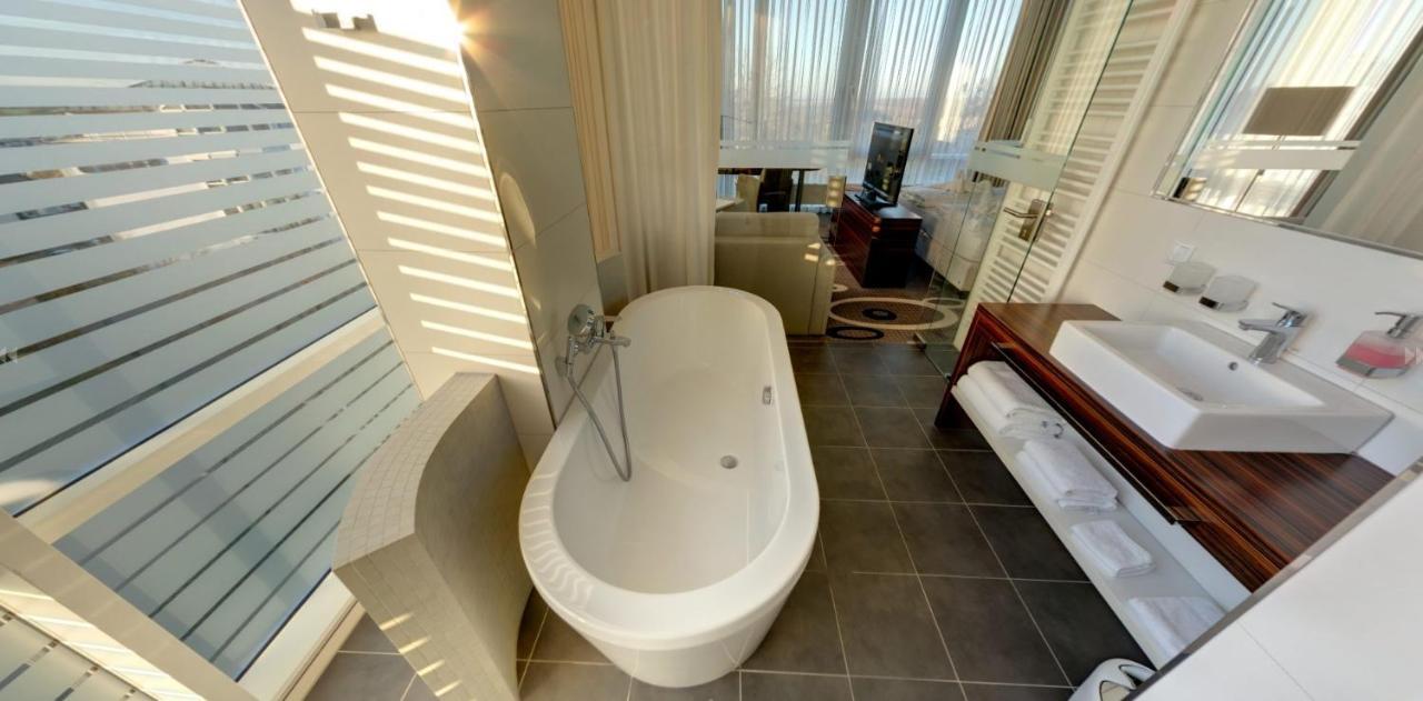 Business-Hotel Artes Chemnitz Bagian luar foto